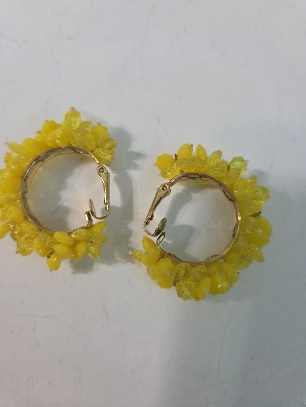 vtg lemon yellow flapper style plastic beaded long necklace clip earring set